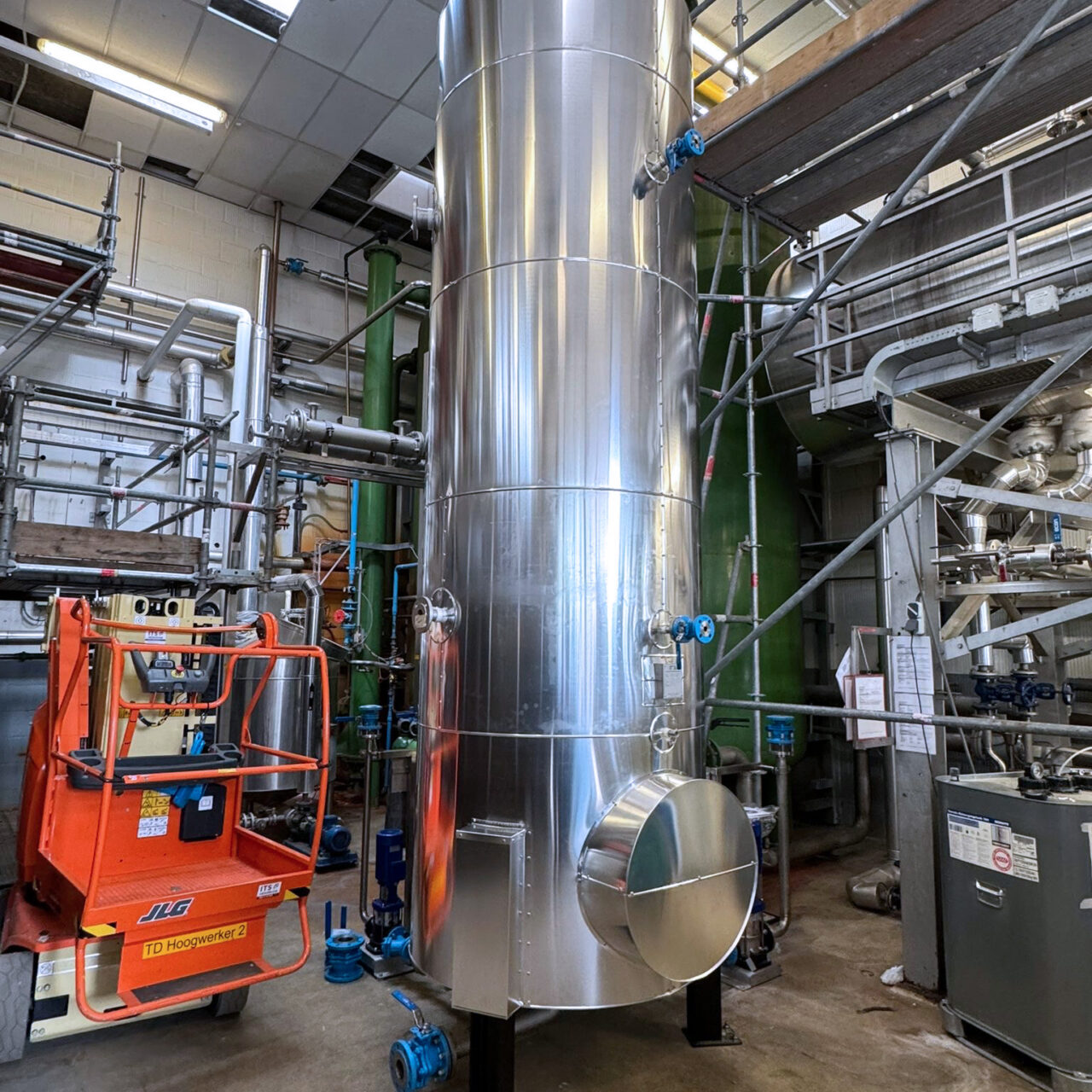 Ontgasser geïsoleerd en afgewerkt met aluminium plaatwerk